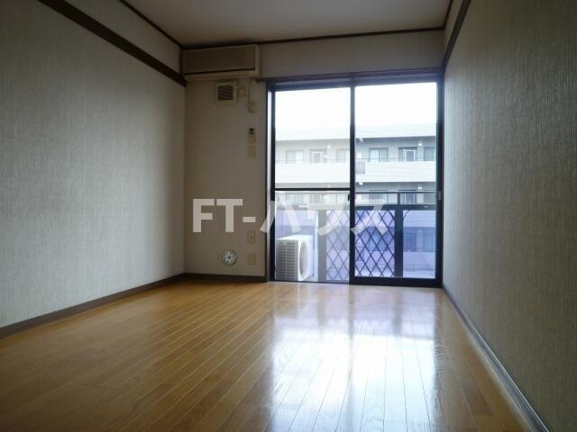 グリーンヒルの洋室