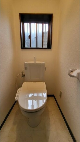 守口市大日町4丁目戸建のトイレ