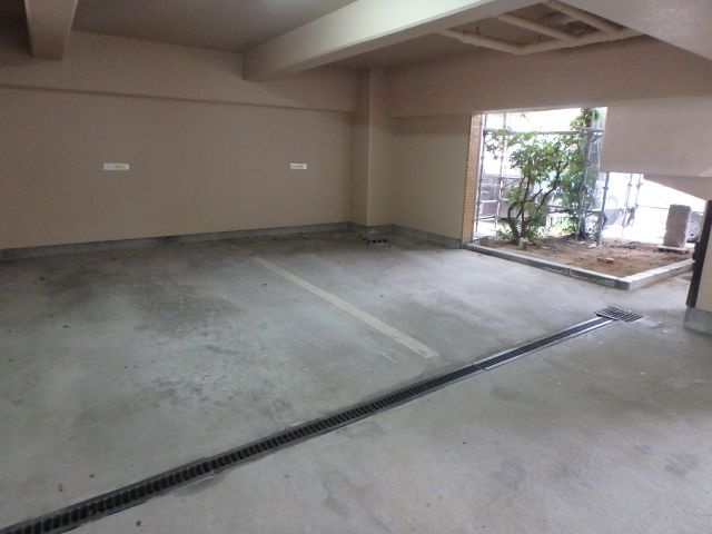 グリーンプラザ御厨の駐車場