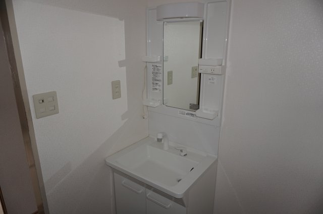グリーンプラザ御厨の独立洗面台|※別部屋の参考写真です