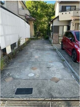 高槻市弥生が丘町貸家の駐車場