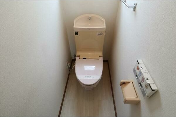 高槻市弥生が丘町貸家のトイレ