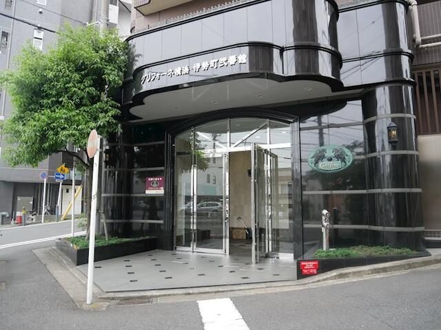 グリフォーネ横浜・伊勢町弐番館のエントランス