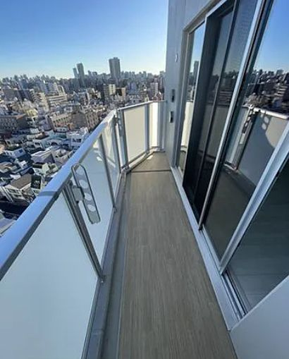 ジェノヴィア三ノ輪Ⅲスカイガーデンのバルコニー