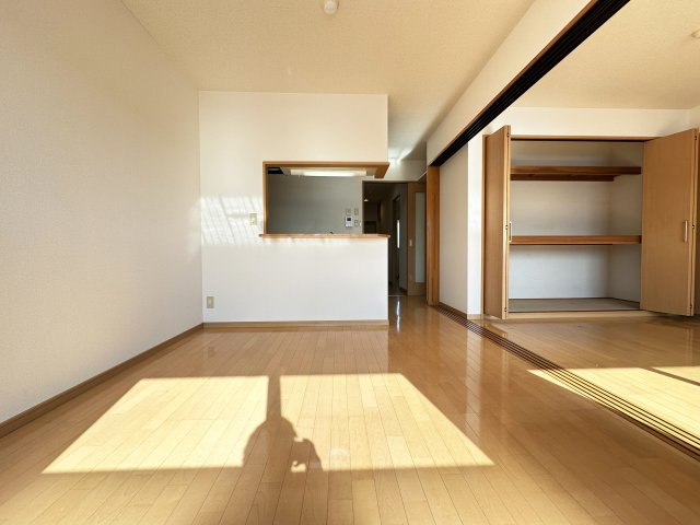 ロイヤル西御座の居間・リビング