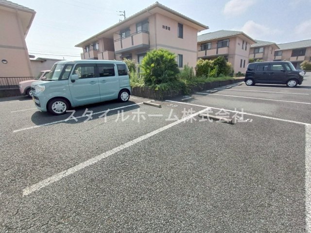 ｉホームＴＯＷＮ四番館の駐車場