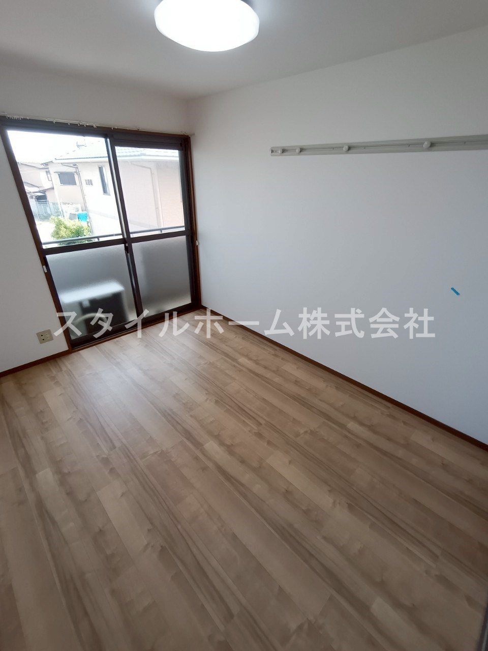 ｉホームＴＯＷＮ四番館の居間・リビング