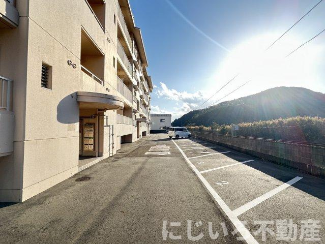 第3眉山マンションの駐車場
