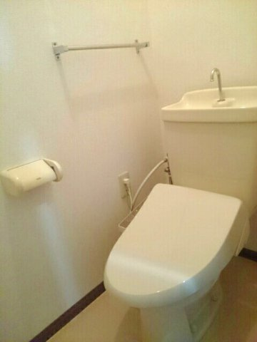 ニュールフランＢ号館のトイレ|シンプルで使いやすいトイレです