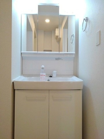 ボヌールメゾンＡの洗面所|忙しい朝には欠かせない洗面所です