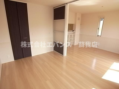 【寝室】 | アマービレＡ | 広くて明るい寝室
