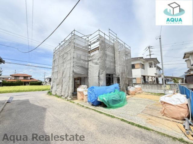 リーブルガーデン丸亀市三条町第二の居間・リビング|リビングでのひとときが、心に残る物語。温もりと笑顔が溢れ、家族の絆が育まれる場所。感動の毎日を共に。※同タイプ室内写真