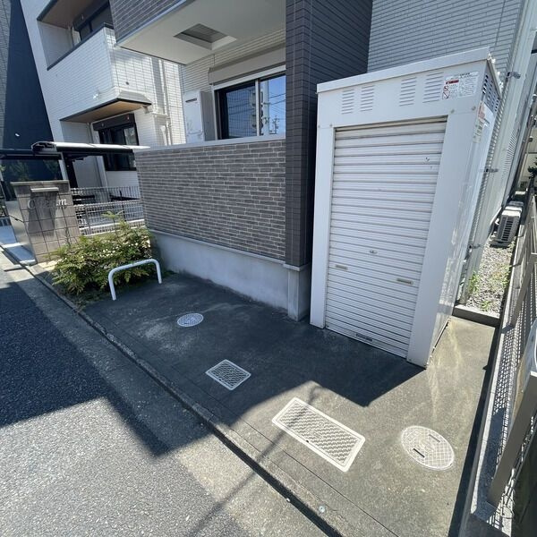 Cherim 庄内通の駐車場