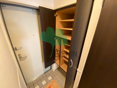 【玄関】 | シャローム天神北(犬猫飼育可能のペット可マンションです！) | 下駄箱もしっかりついてます！