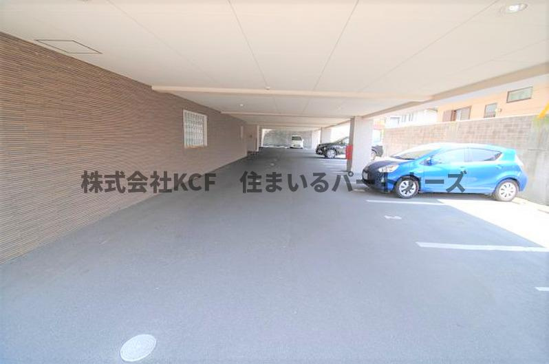 ブランドルフの駐車場|駐車場があるので、車を買う予定の方も安心です
