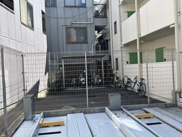 Blue Sqeareの駐車場