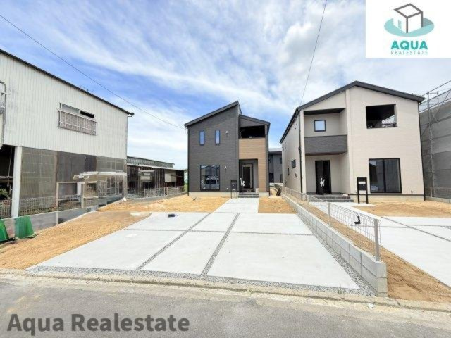 高松市仏生山町甲の新築一戸建の駐車場|駐車場に車を止められます