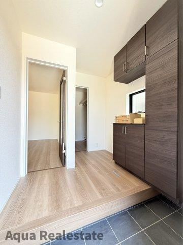 高松市仏生山町甲の新築一戸建の玄関