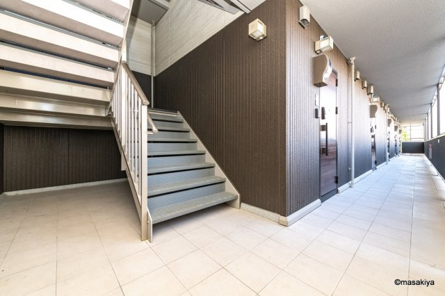 サンセール若里のエントランス