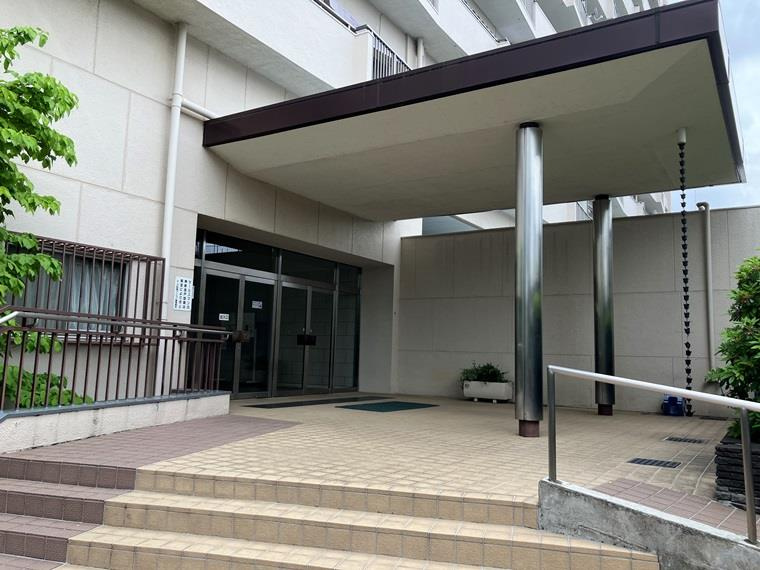 オーク荻窪マンションのエントランス