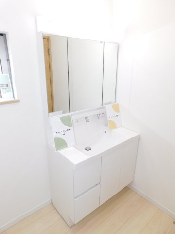 名古屋市南区中江２丁目の中古一戸建の独立洗面台|◇洗面脱衣室◇　　三面鏡洗面台　