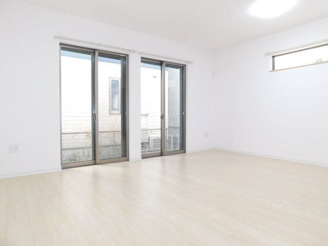 名古屋市南区中江２丁目の中古一戸建の洋室|◇１階洋室◇　　南面で明るい洋室約１３．０帖　全居室収納完備！