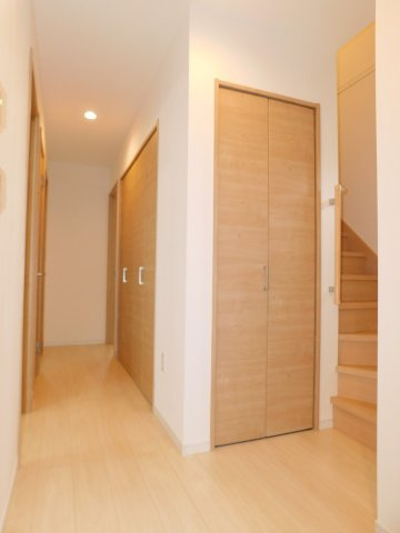 名古屋市南区中江２丁目の中古一戸建の収納|◇１階ホール収納◇　　季節の荷物や掃除道具などの収納に便利です♪
