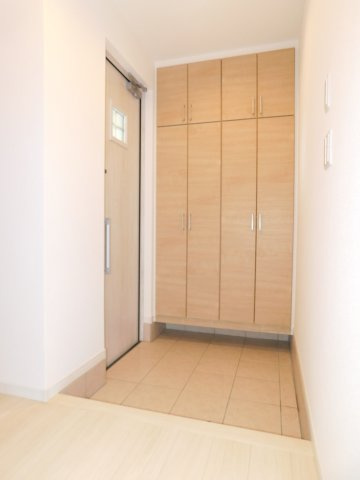 名古屋市南区中江２丁目の中古一戸建の玄関|◇玄関収納◇　　家族の靴などをしっかりと収納できます！