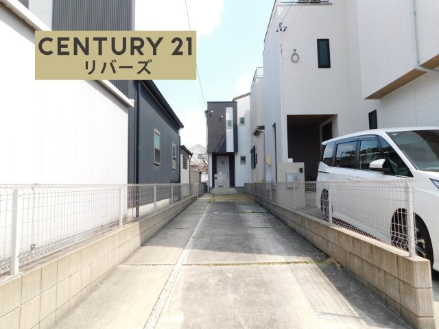 名古屋市南区中江２丁目の中古一戸建の前面道路含む現地写真|☆令和元年築美邸☆　　新価格！　いつでもご案内出来ます♪（お問合せ当日、平日、水曜、夜間の見学でもＯＫ）　地下鉄桜通線「鶴里」徒歩７分！　駐車３台ＯＫ！　プライバシー性の高い２階リビング♪　収納豊富！