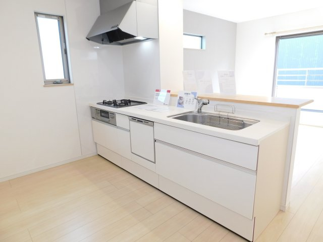 名古屋市南区中江２丁目の中古一戸建のキッチン|◇キッチン◇　　システムキッチン・吊戸棚・三口コンロ・食洗機