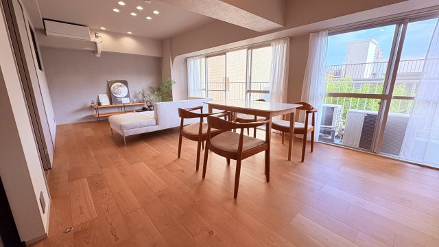★仲介手数料半額★高輪グリーンハイツ（品川駅まで徒歩7分の好立地）の居間・リビング