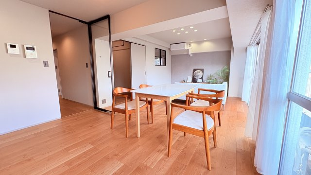 ★仲介手数料半額★高輪グリーンハイツ（品川駅まで徒歩7分の好立地）の居間・リビング