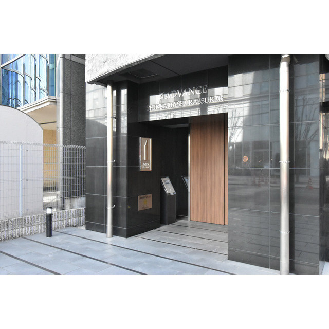 アドバンス心斎橋ラシュレのエントランス