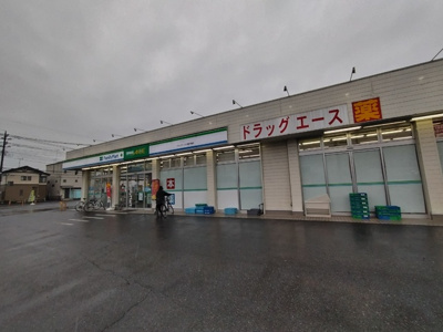 ファミリーマートドラッグエース川越的場店まで230ｍ