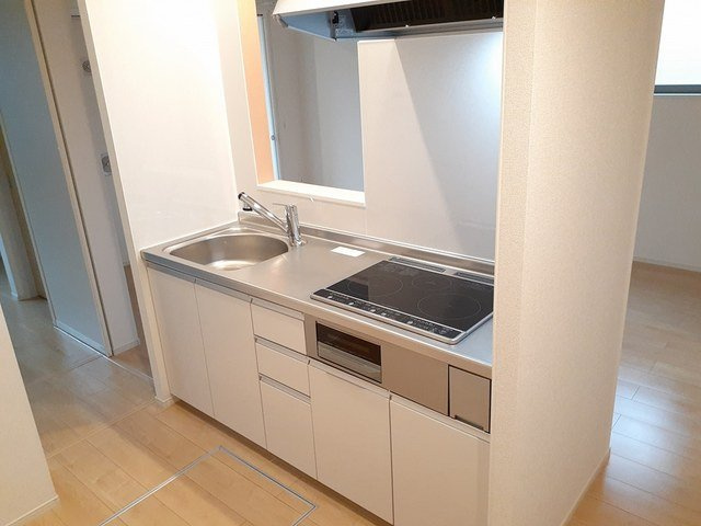 カルマーレⅠのキッチン|コンパクトなキッチンで掃除もラクラク