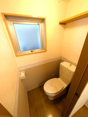 ★落ち着ける独立したトイレスペース★