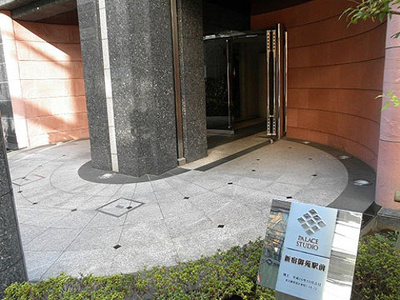 【エントランス】 | パレステュディオ新宿御苑駅前 | エントランス　※2011年11月撮影