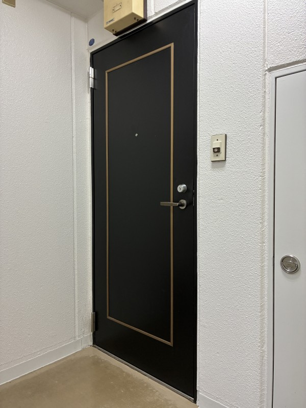 天野屋ビルの玄関