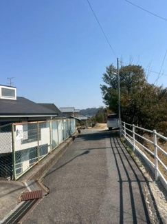 【前面道路含む現地写真】