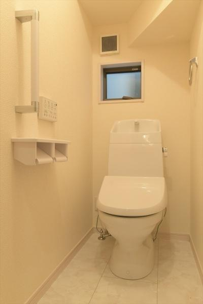 リーブルガーデン外山 ２号棟 ／新築一戸建の内観：施工例|■フチなし＆トルネード洗浄でお掃除も楽らく！ウォシュレット付きです！■