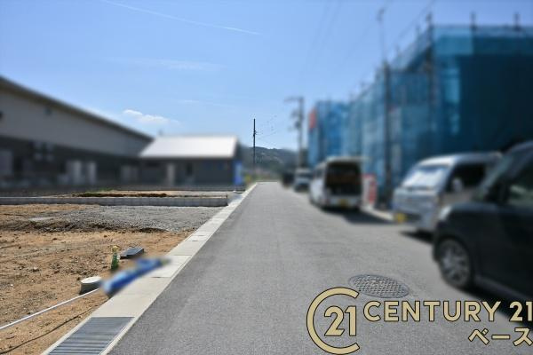 リーブルガーデン外山 ２号棟 ／新築一戸建の前面道路含む現地写真|■現地撮影写真■前面道路約６ｍでお車の出し入れも楽々！