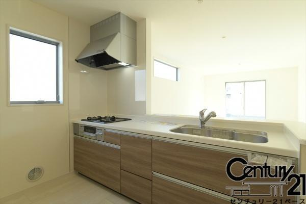 リーブルガーデン外山 ２号棟 ／新築一戸建の内観：施工例|■収納力と使いやすさを追求したシステムキッチンです！■