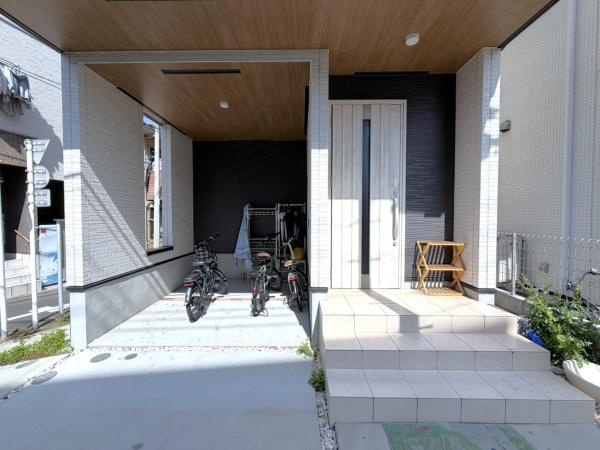 横浜市南区中村町３丁目の中古一戸建の玄関