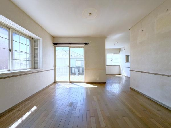 町田市常盤町の中古一戸建の居間・リビング