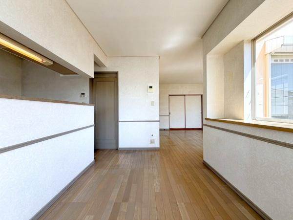 町田市常盤町の中古一戸建の居間・リビング