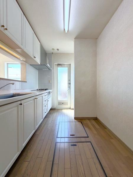 町田市常盤町の中古一戸建のキッチン