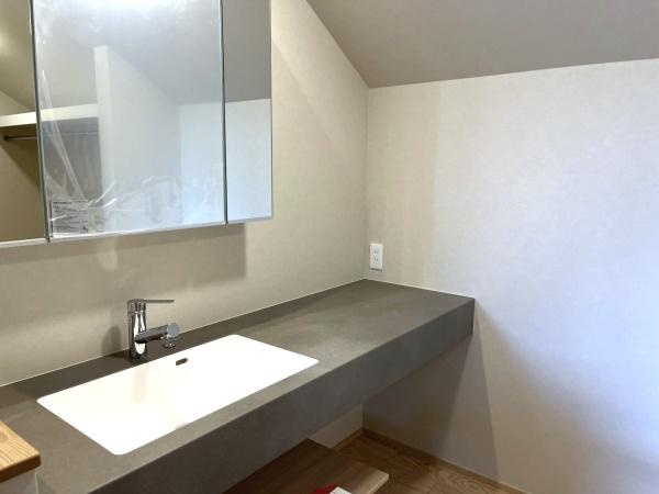 町田市木曽西５丁目の中古一戸建の独立洗面台