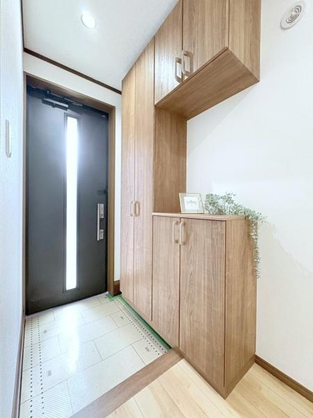 綾瀬市上土棚南２丁目の中古一戸建の玄関