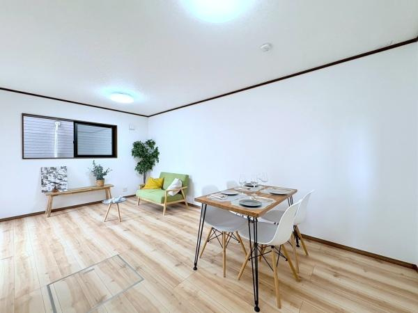 綾瀬市上土棚南２丁目の中古一戸建の居間・リビング