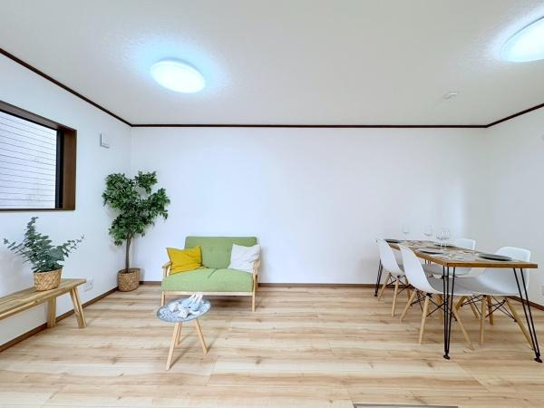 綾瀬市上土棚南２丁目の中古一戸建の居間・リビング